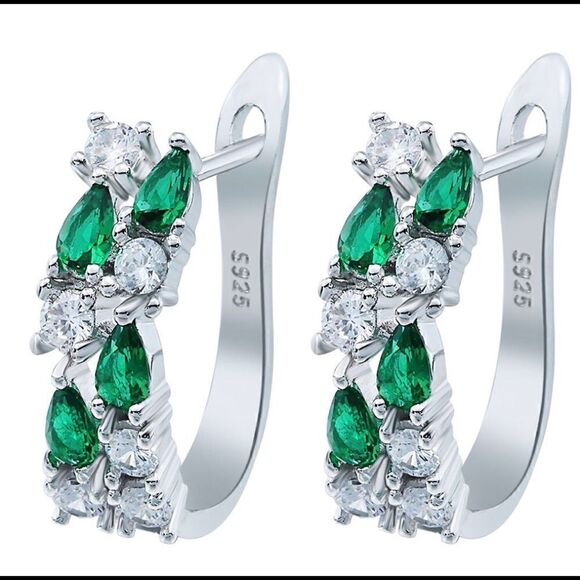 ✨ 925 sterling silver Crystals & emerald stones stunning fashion earrings. ✨ - Picture 2 of 3